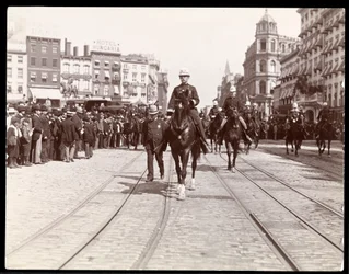 Ansicht einer New Yorker Polizeiparade am Union Square, New York, 1898